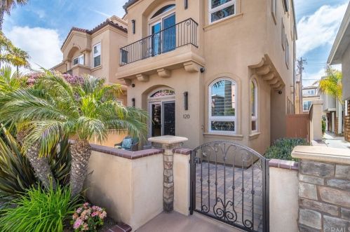 120 9th St, Huntington Beach CA  92648-5022 exterior