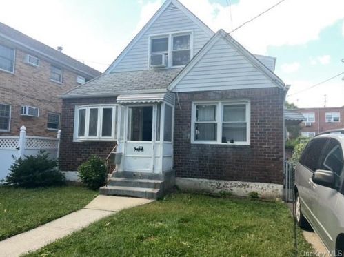 88-24 Moline St, Jamaica, NY 11427-2716