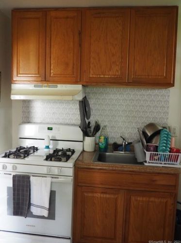 78 Dupont Pl, Bridgeport CT  06610-1402 exterior