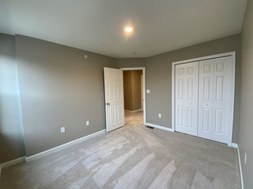 2404 Canterbury Dr, Imperial PA  15126-9179 exterior