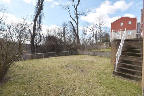 584 Bigelow St, Pittsburgh PA  15207-1272 exterior