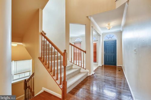 9921 Hill Dr, Lorton, VA 22079-2436
