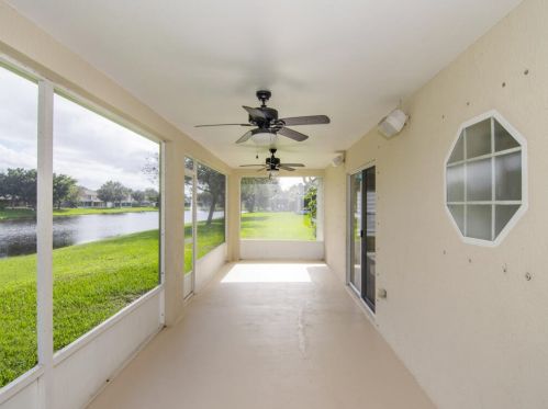 1220 25th Ter, Vero Beach FL 32968-5068 exterior