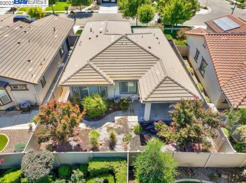 1549 Maple Valley St, Manteca CA 95336-5127 exterior