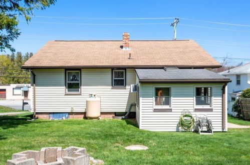 128 Tiogue Ave, Coventry RI 02816-6491 exterior