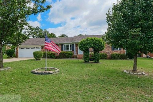 218 Glenwood Trl, Goldsboro, NC 27534-4506