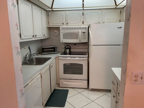 234 Southampton B, West Palm Beach, FL 33417-7807