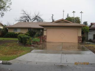 4627 Brown Ave, Fresno, CA 93703-2068