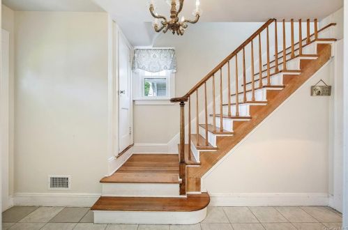 176 Davis Ave, White Plains NY  10605-3107 exterior