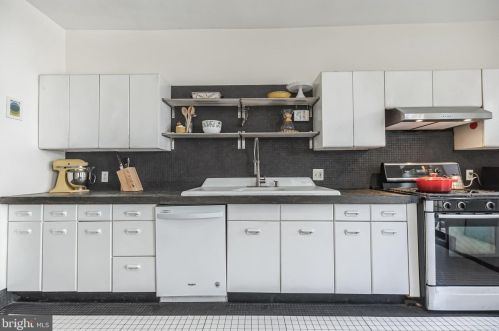 927 Mckean St, Philadelphia PA  19148-2326 exterior