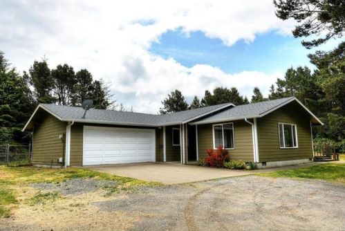3785 Dahlia St, Waldport, OR 97394-9119