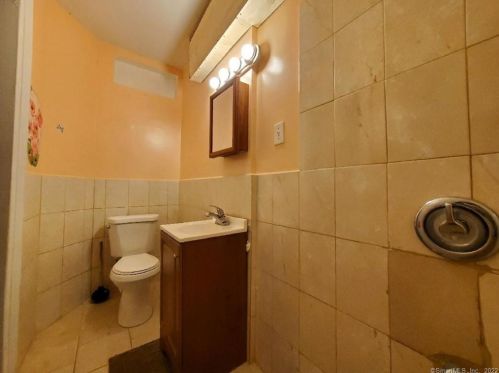 107 Catherine St, Bridgeport CT  06604-3309 exterior
