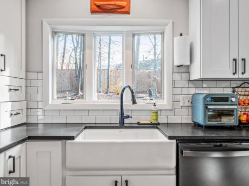 9210 Capricorn Ct, Springfield VA 22015-3513 exterior