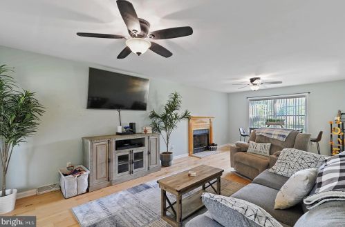 195 Apple Blossom Dr, Camden-Wy DE  19934-1970 exterior