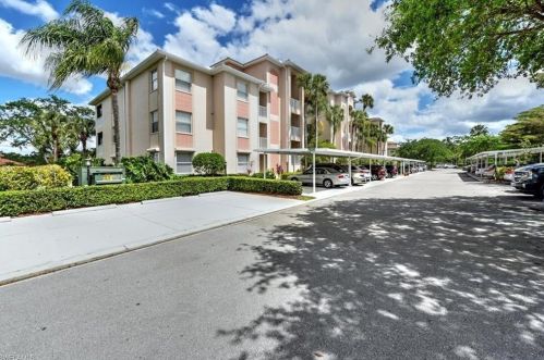 7625 Arbor Lakes Ct, Naples, FL 34112-7781