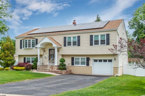 3 Old Farm Rd, Verona, NJ 07044-1726