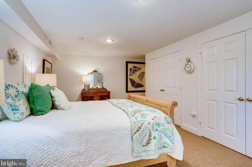 11406 Wild Bramble Way, Herndon VA  20194-1001 exterior