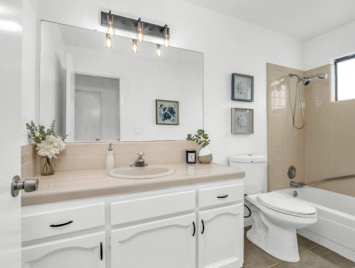 855 Mount Whitney Ave, Laton CA  93242-9724 exterior