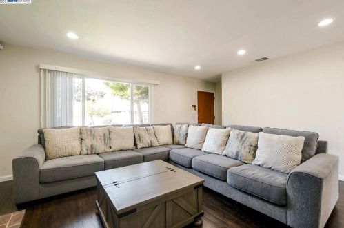 15928 Via Alamitos, San Lorenzo CA  94580-1435 exterior