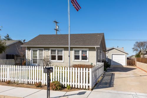 561 4th Pl, Solvang, CA 93463-2618