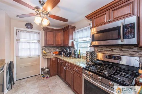 146 Oakmanor Pkwy, South Plainfield NJ  07080-4923 exterior