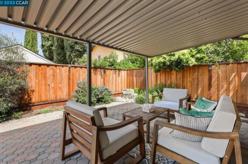 6747 Tory Way, Pleasanton CA  94568-2144 exterior