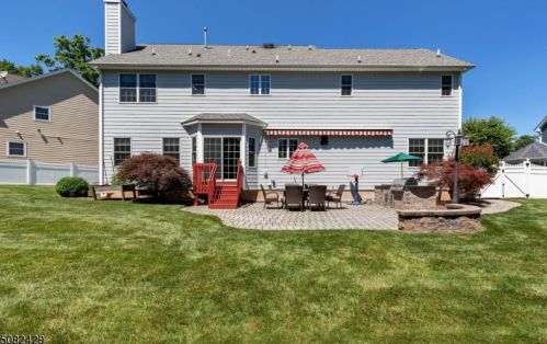 16 Hidden Meadow Dr, Scotch Plains NJ  07076-1158 exterior