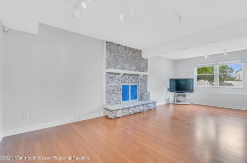 23 Yorkshire Dr, Jackson Twp NJ  08527-2626 exterior