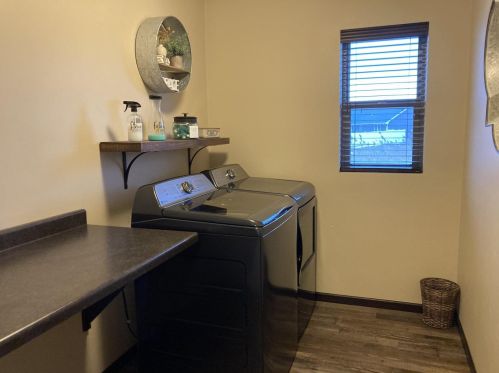 907 Lotus Trl, Menasha WI  54952-8852 exterior