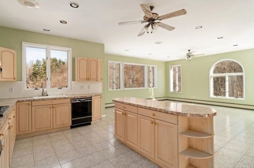 245 Bear Ridge Rd, Pleasantville NY  10570-1801 exterior