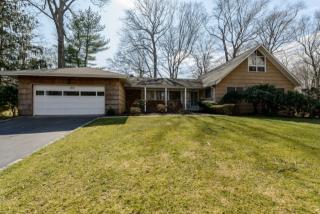 185 Elm Dr, East Hills, NY 11576-2343