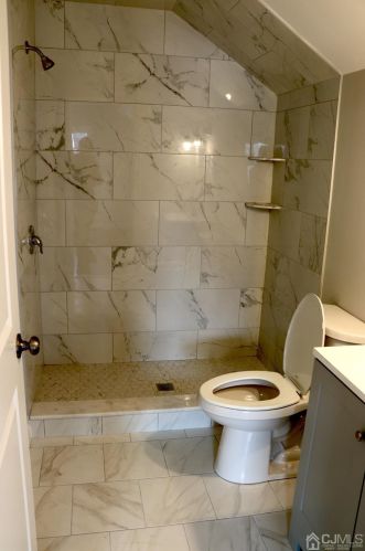 212 Freeman St, Woodbridge NJ  07095-3128 exterior