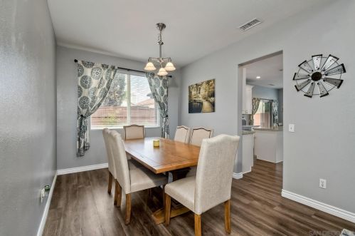 33551 Maplewood Ct, Temecula CA  92592-1832 exterior