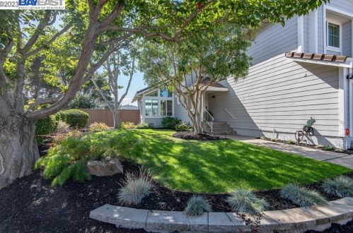 7336 Las Palmas Way, Pleasanton CA  94568-2775 exterior