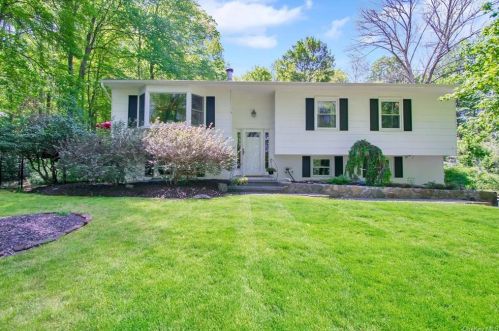 19 Jeanne Dr, Tompkins Corners, NY 10579-2813