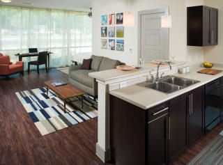 1620 Riverside Dr, Austin TX  78741-1008 exterior