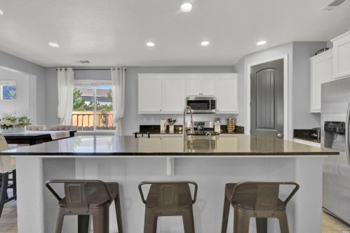 542 Twilight St, Vacaville CA  95688-8829 exterior