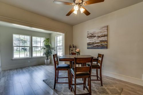 702 Edgefield Ave, Dallas TX  75208-3615 exterior