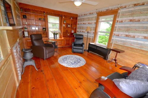 85 Broadway, Derry NH  03038-2019 exterior