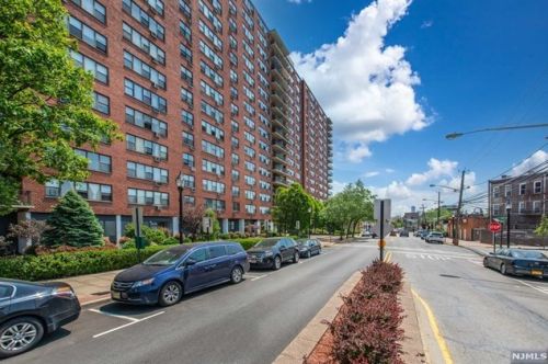 500 Central Ave, Union City NJ  07087-2825 exterior