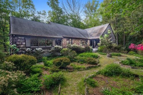 37 Fox Hill Rd, Scotts Corners, NY 10576-1910