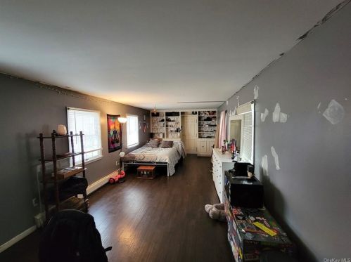 1 Starhaven Ave, Middletown NY  10940-4617 exterior