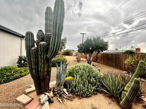 2520 Calle Cordova, Tucson AZ  85710-5732 exterior