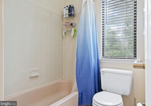 20 Gena Ct, Trenton NJ 08690-3630 exterior