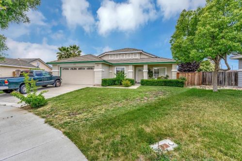 810 Capitola Dr, Hollister, CA 95023-7215