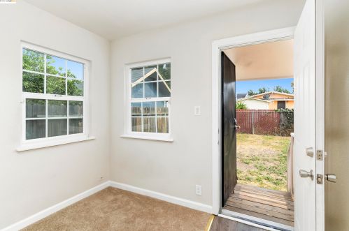 1122 89th Ave, Oakland CA  94621-1120 exterior