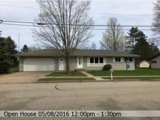 1127 Clark St, Waupaca WI  54981-2007 exterior