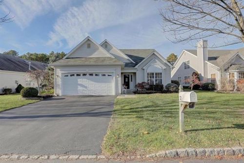 32 Sandhurst Rd, Lakewood, NJ 08701-5769