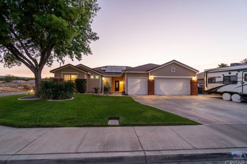 43321 Windrose Ln, Lancaster, CA 93536-5544