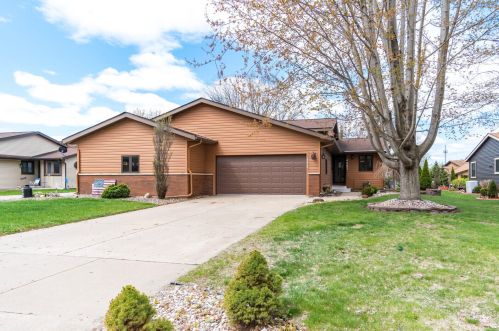 4602 Juniper St, La Crosse, WI 54601-8380